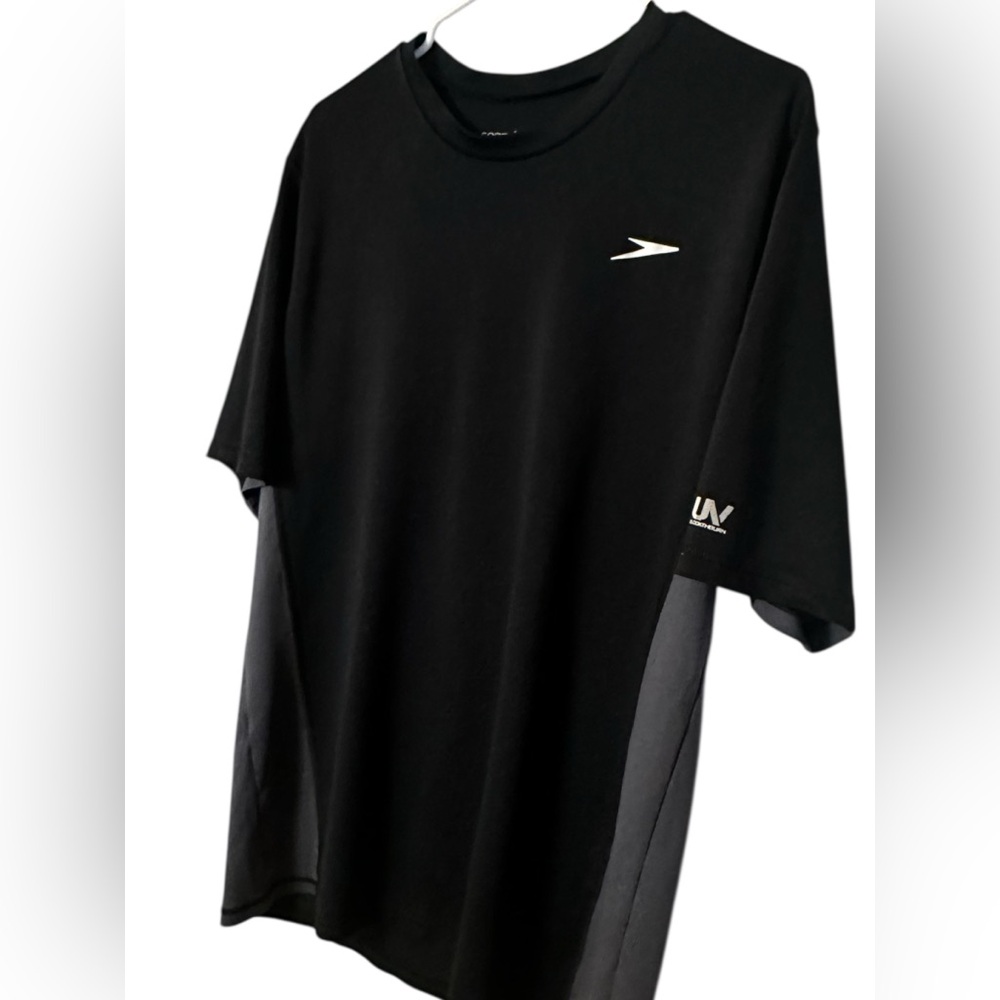 Speedo Black and Gray Men's Short Sleeve Tee
A10